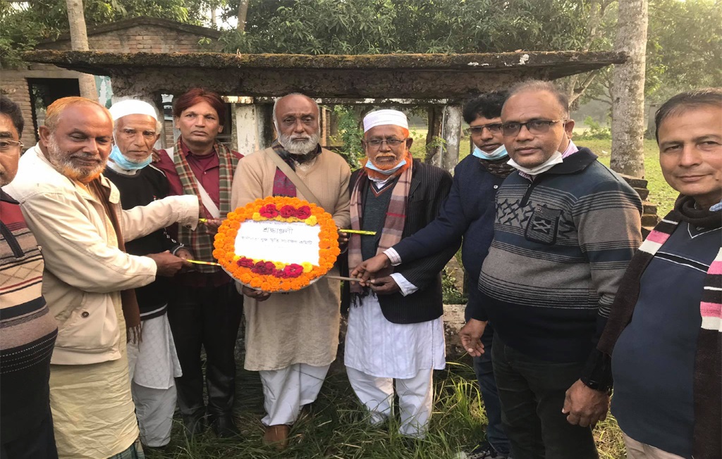 স্বাধীনতা যুদ্ধ স্মৃতি সংরক্ষণ কমিটির তালায় বীর মুক্তিযোদ্ধা আনোয়ার হোসেনের কবরে পুষ্পাঞ্জলি অর্পণ